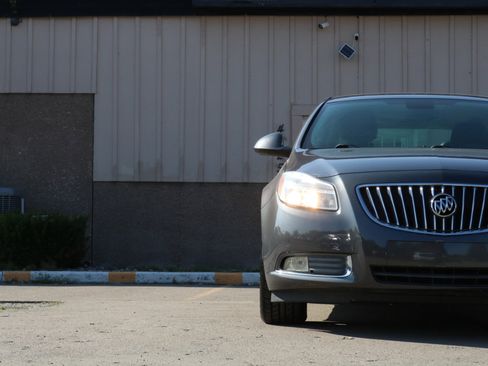 Used 2011 Buick Regal CXL w/ RL3 Preferred Equipment Group image 3