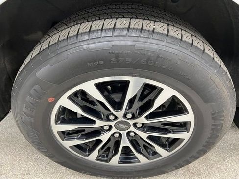 Used 2025 Ford Expedition Platinum AWD/4WD image 16