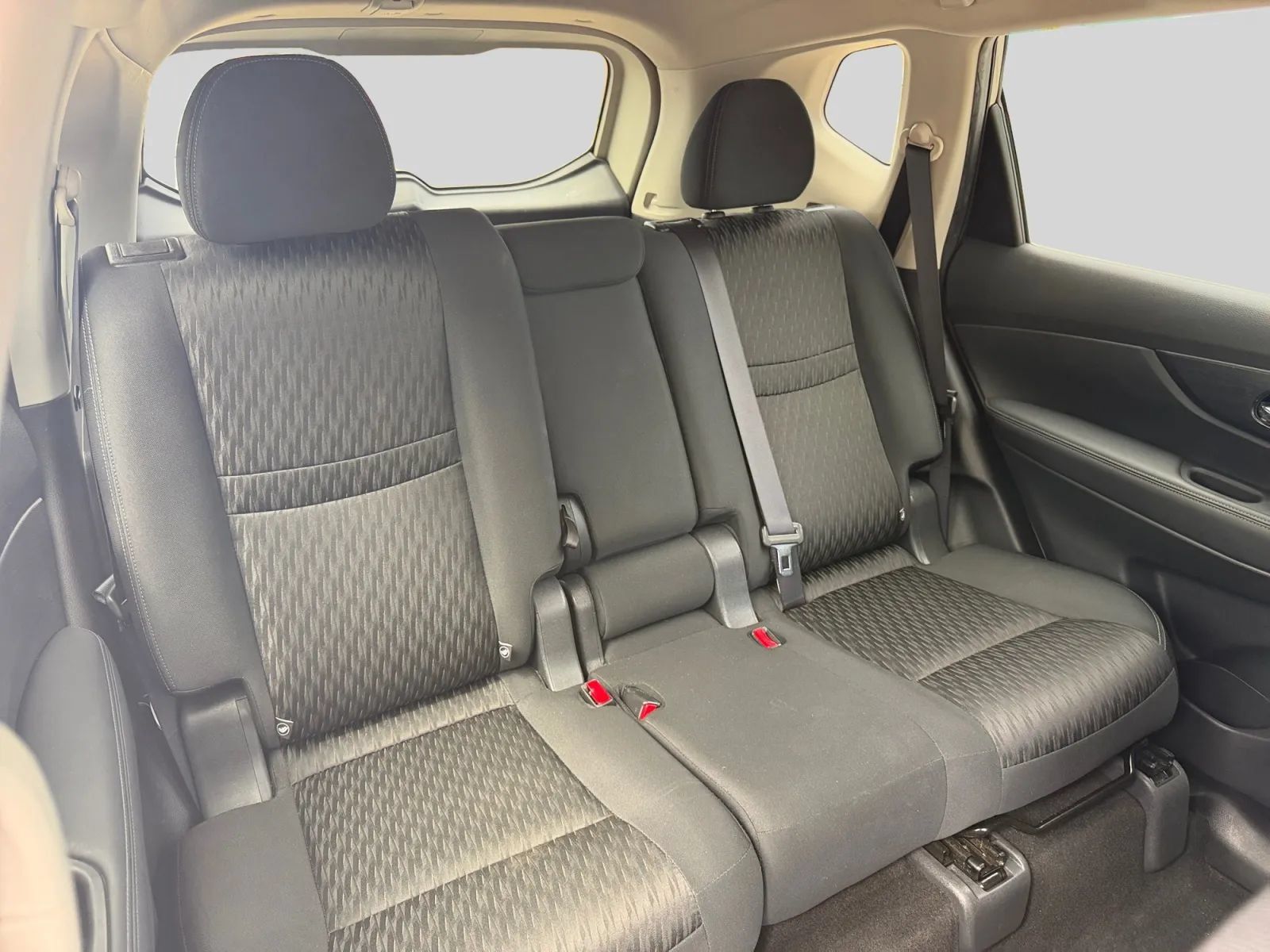 Used 2018 Nissan Rogue SV FWD image 18