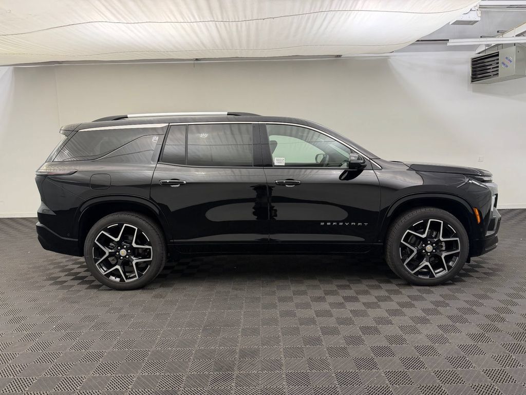 Used 2025 Chevrolet Traverse High Country FWD image 8