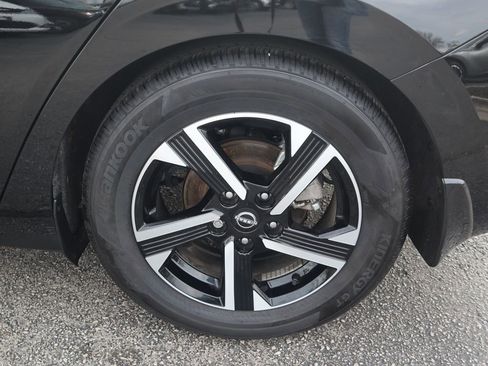 Used 2025 Nissan Sentra SV w/ Trunk Package image 9