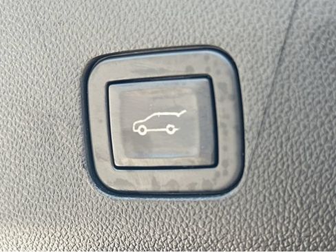 Certified 2022 Cadillac Escalade ESV Sport AWD/4WD image 10