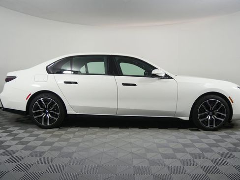 Certified 2025 BMW 740i image 2