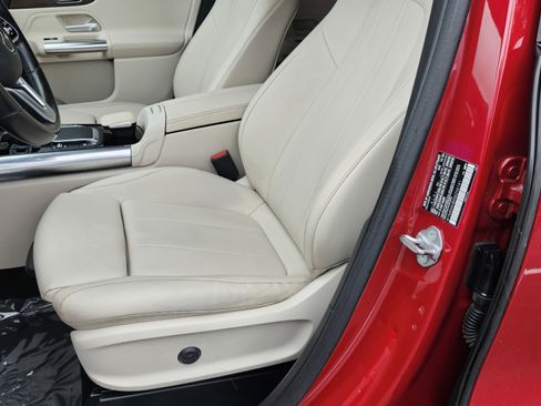 Used 2021 Mercedes-Benz GLA 250 4MATIC w/ Premium Package image 19