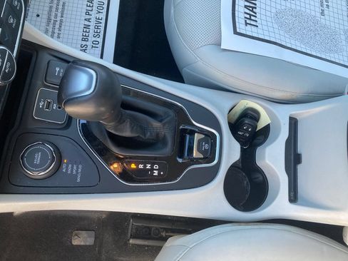 Used 2020 Jeep Cherokee Limited AWD/4WD image 30