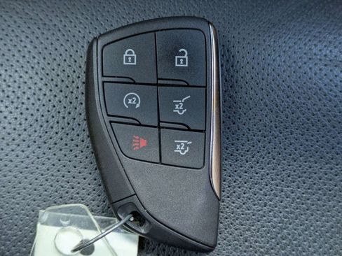 Used 2024 GMC Yukon SLT w/ SLT Luxury Package RWD image 32