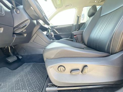 Certified 2022 Volkswagen Tiguan SE w/ Panoramic Sunroof Package image 12