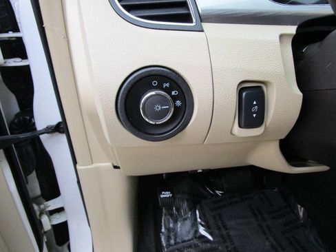 Used 2016 Ford Taurus SEL w/ Equipment Group 201A image 10