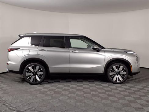 New 2025 Mitsubishi Outlander SE image 26