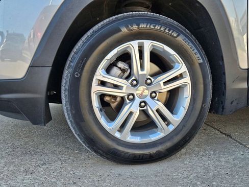 Used 2024 GMC Terrain SLE image 23