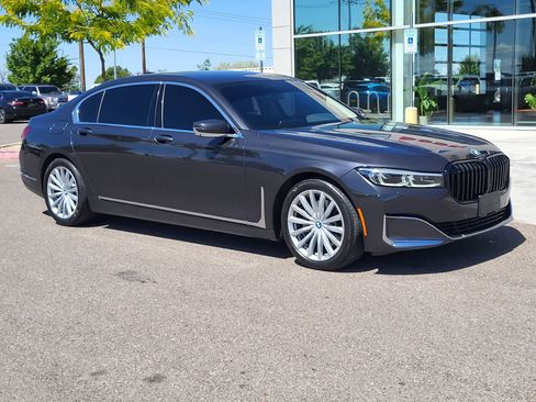 Used 2022 BMW 740i RWD image 3