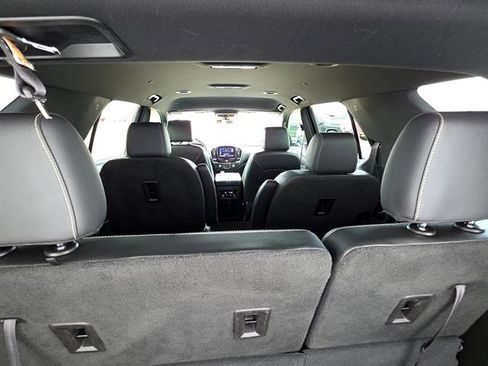 Used 2022 Chevrolet Traverse LT image 21