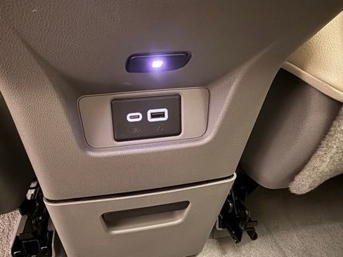 Used 2022 Cadillac XT6 Premium Luxury image 13