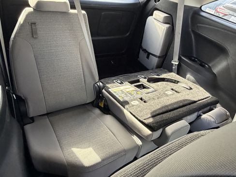 Certified 2025 Toyota Sienna LE FWD image 13