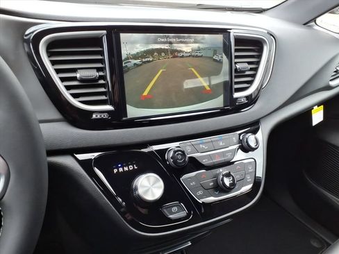 New 2026 Chrysler Voyager LX FWD image 20