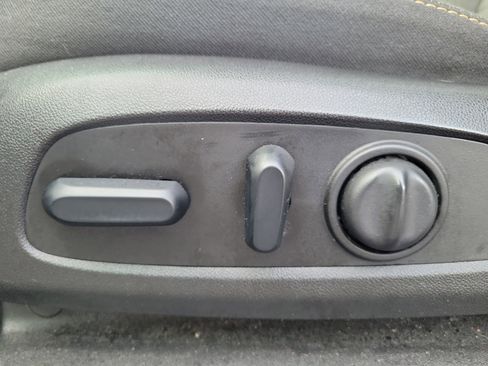 Used 2019 Chevrolet Equinox LT w/ Sun & Navigation Package image 21