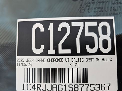 New 2025 Jeep Grand Cherokee L Laredo image 10