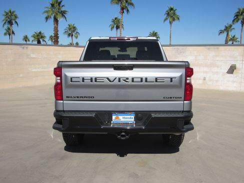 Used 2024 Chevrolet Silverado 1500 Custom Trail Boss w/ LPO, Dark Essentials Package image 7