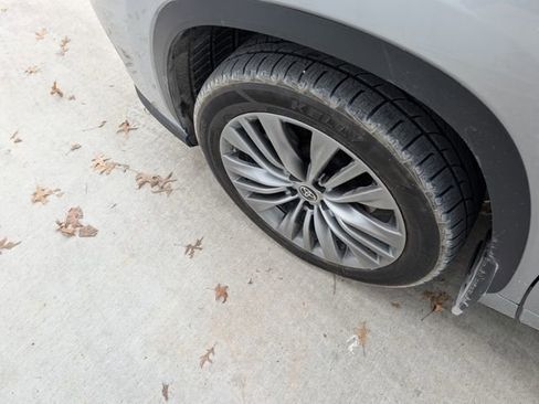 Used 2021 Toyota Highlander Platinum image 9