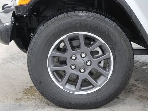 Used 2023 Jeep Gladiator Overland image 53