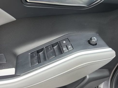 Used 2022 Toyota Highlander XLE FWD image 19