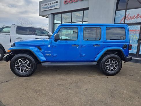 Used 2024 Jeep Wrangler Sahara w/ Technology Group image 5