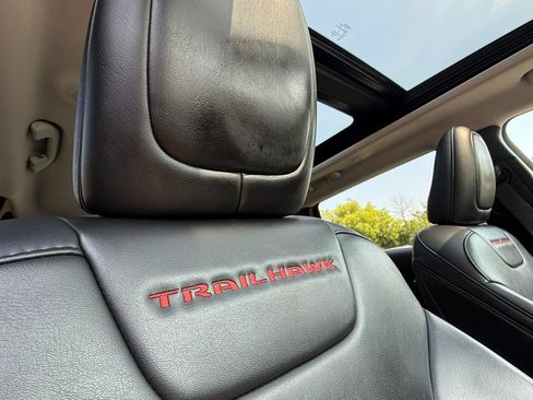 Used 2020 Jeep Cherokee Trailhawk w/ Comfort/Convenience Group AWD/4WD image 41