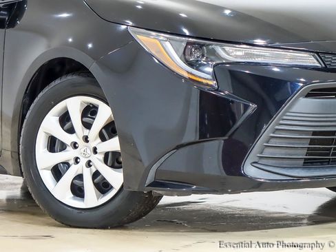 Used 2023 Toyota Corolla LE FWD image 3