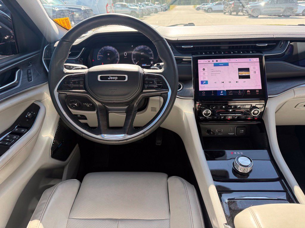 Used 2022 Jeep Grand Cherokee Overland w/ Luxury Tech Group IV RWD image 8