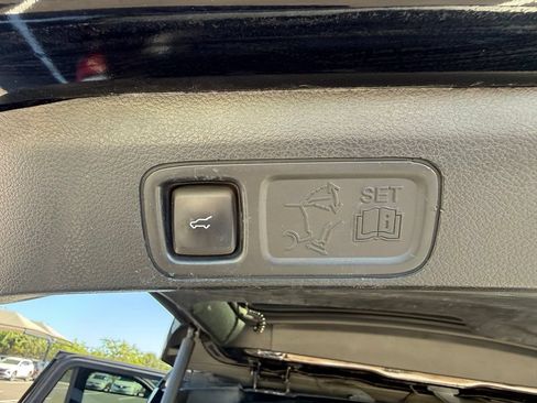 Used 2020 Ford Expedition Limited AWD/4WD image 31
