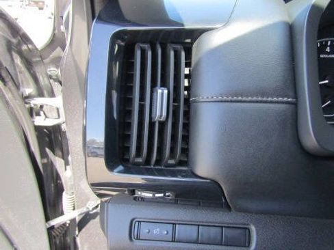 Used 2024 Nissan Pathfinder S AWD/4WD image 18