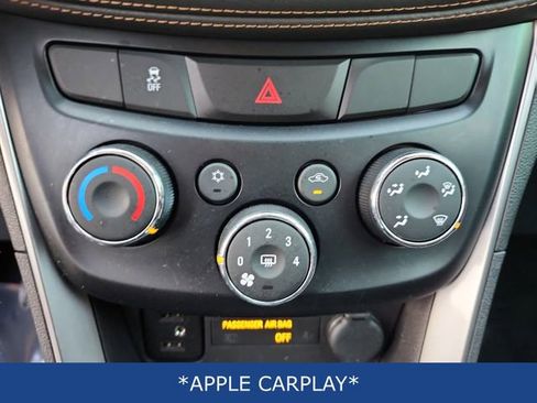 Used 2020 Chevrolet Trax LT w/ LT Convenience Package image 8