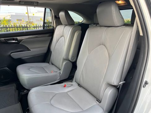 Used 2021 Toyota Highlander Platinum FWD image 27