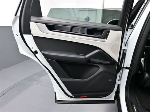 New 2026 Porsche Cayenne E-Hybrid image 14