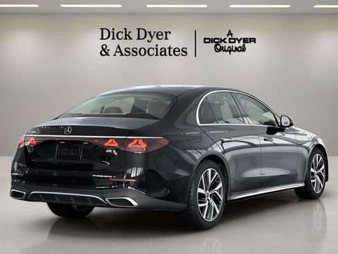 Used 2025 Mercedes-Benz E 350 Sedan image 17