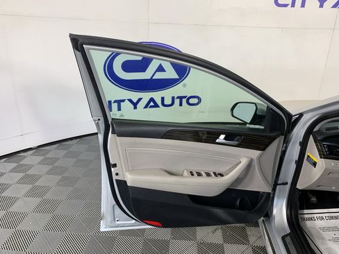 Used 2016 Hyundai Sonata Limited image 14