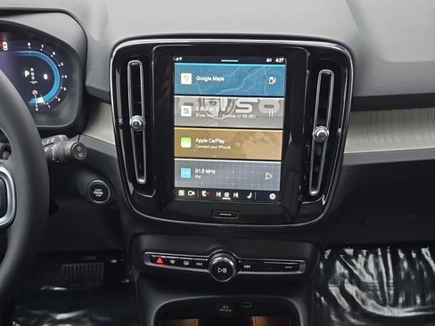 Certified 2025 Volvo XC40 B5 Core image 14