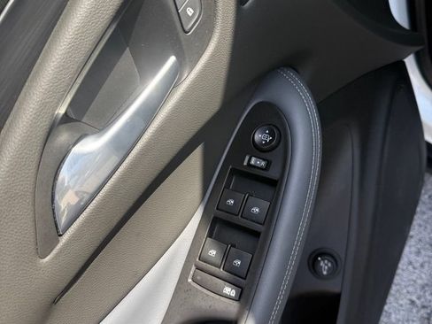 Used 2019 Buick Envision Essence FWD image 11