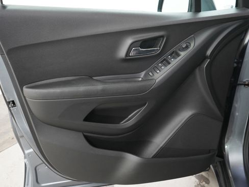 Used 2020 Chevrolet Trax LS FWD image 20