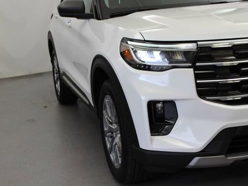 Used 2025 Ford Explorer Active w/ Active Comfort Package AWD/4WD image 3