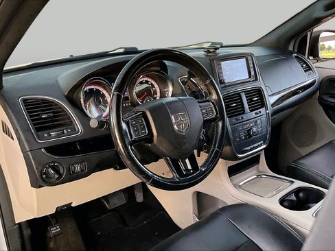 Used 2019 Dodge Grand Caravan SXT w/ Driver Convenience Group FWD image 18
