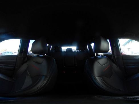 Used 2025 Jeep Compass Trailhawk image 41