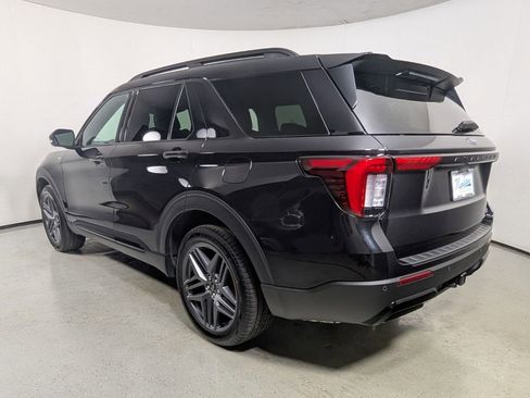 Used 2025 Ford Explorer ST-Line w/ ST-Line Street Pack image 6