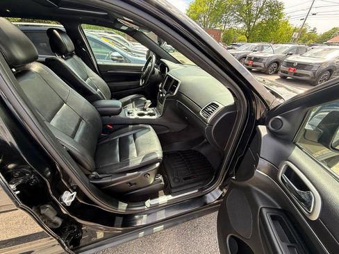 Used 2018 Jeep Grand Cherokee Limited AWD/4WD image 12