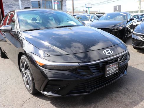 Used 2025 Hyundai Elantra SEL FWD image 7