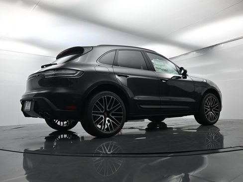 Certified 2026 Porsche Macan AWD/4WD image 42