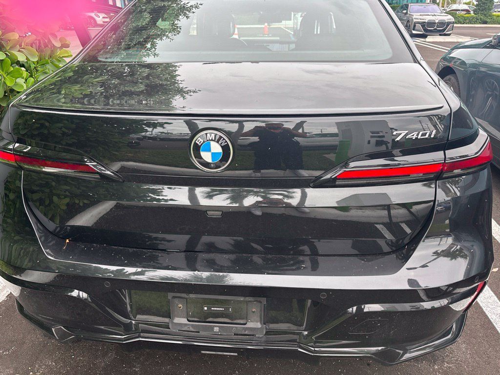 Used 2024 BMW 740i w/ Premium Package RWD image 6