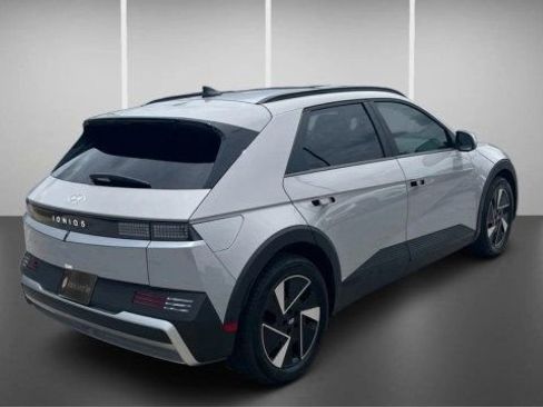 Used 2025 Hyundai Ioniq 5 SEL RWD image 12