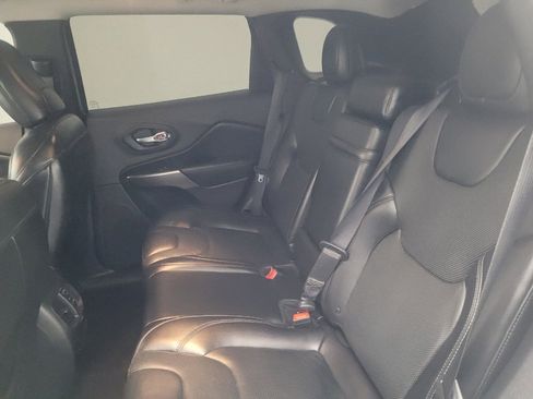 Used 2019 Jeep Cherokee Limited FWD image 18