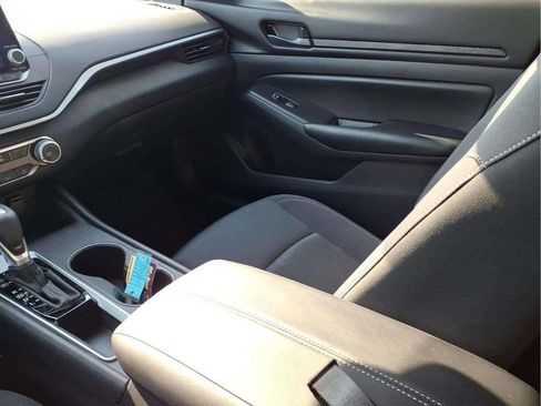 Used 2025 Nissan Altima 2.5 S FWD image 13